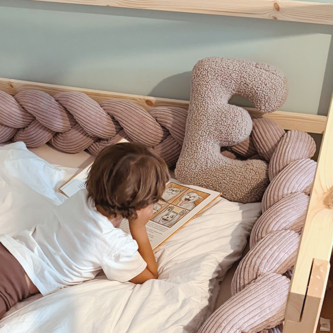 Design4Kids Buchstaben-Kissen Teddy - taupe