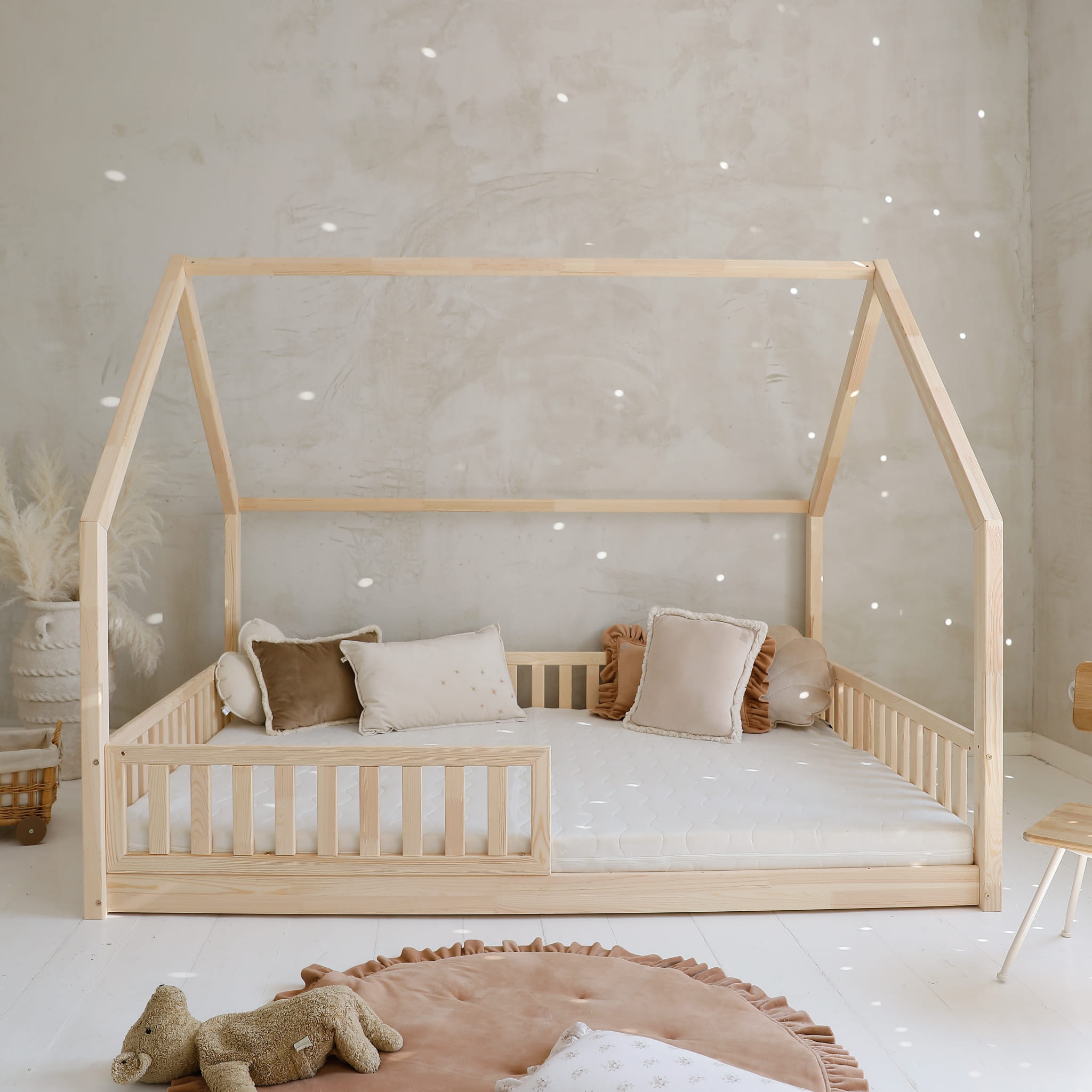 Design4kids Hausbett Nuvalo Komfort 200x140 Naturholz (Füsse 1 cm)