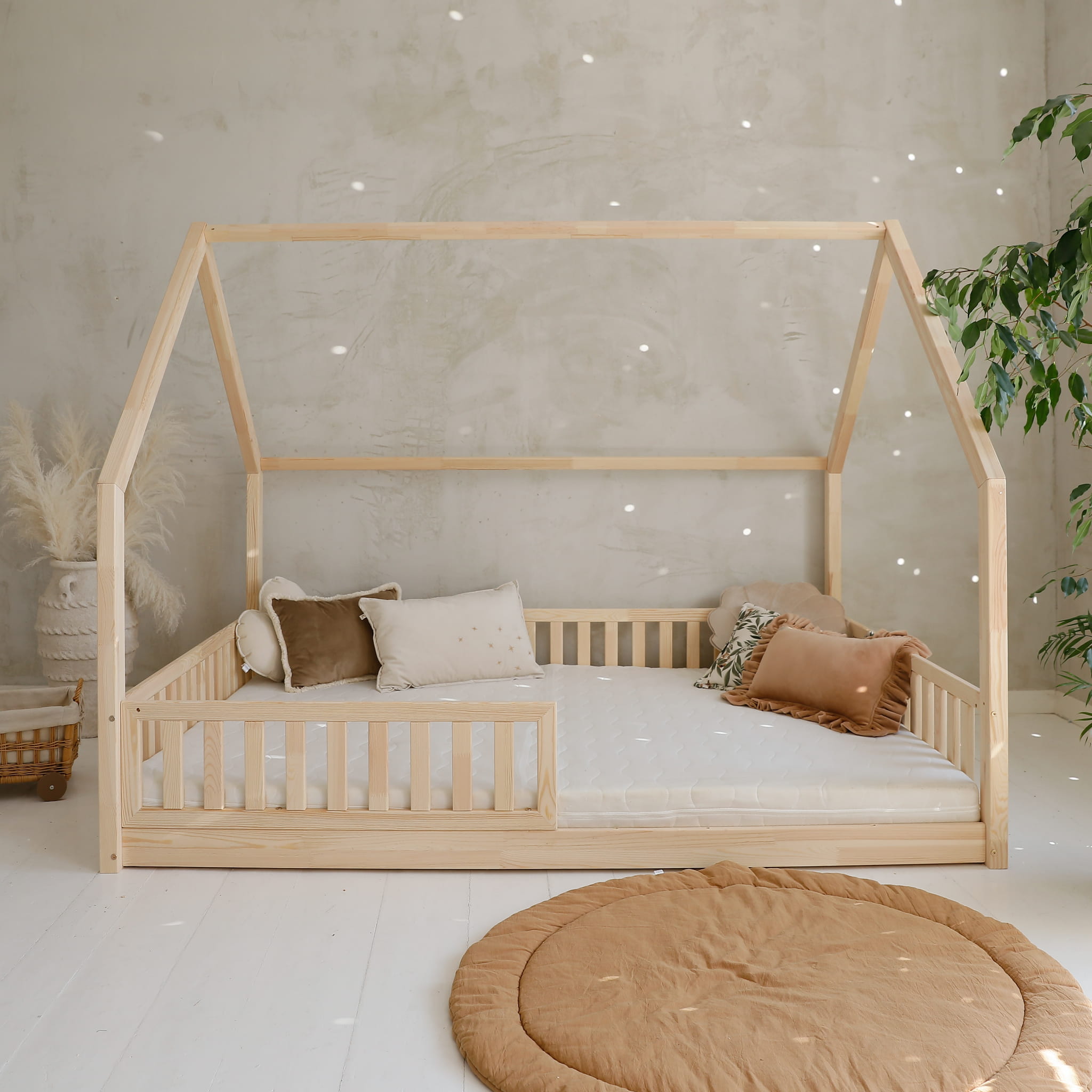 Design4kids Hausbett Nuvalo Komfort 200x140 Naturholz (Füsse 1 cm)