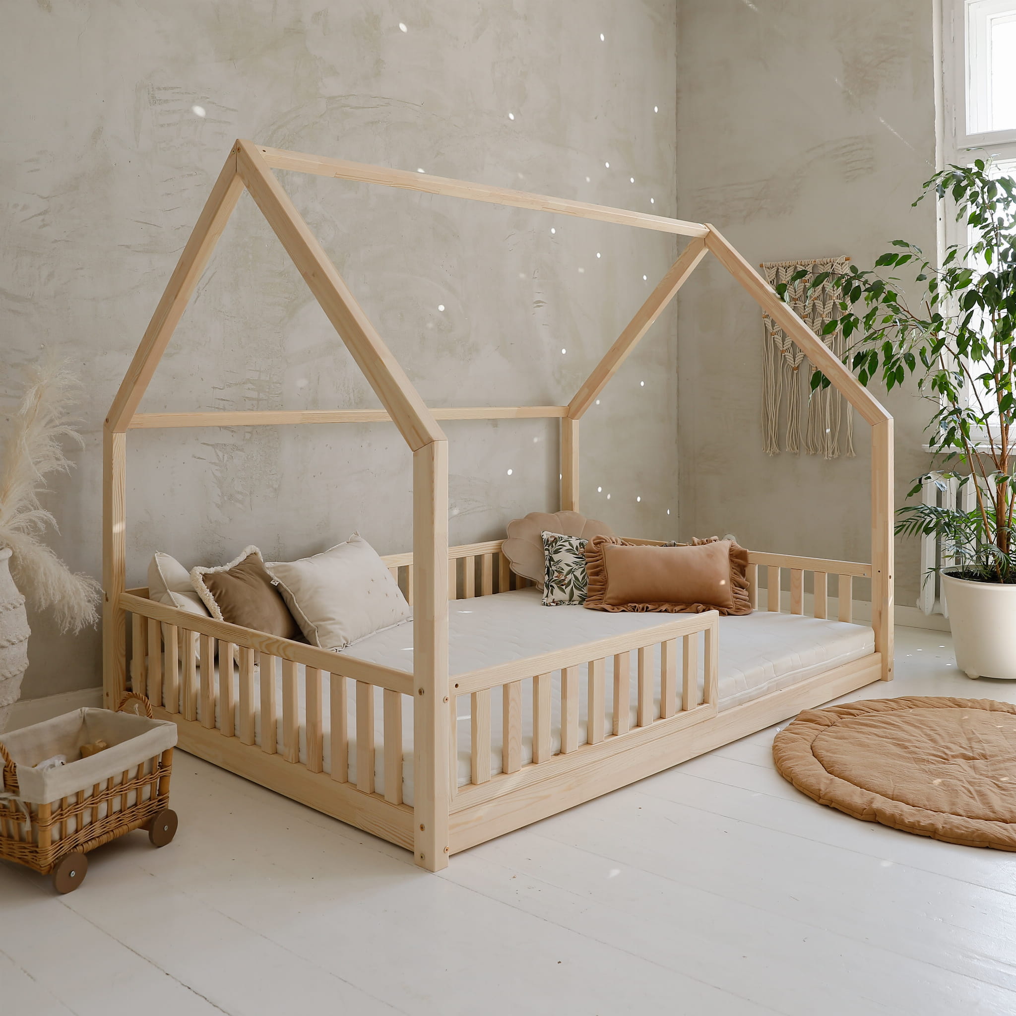 Design4kids Hausbett Nuvalo Komfort 200x140 Naturholz (Füsse 1 cm)