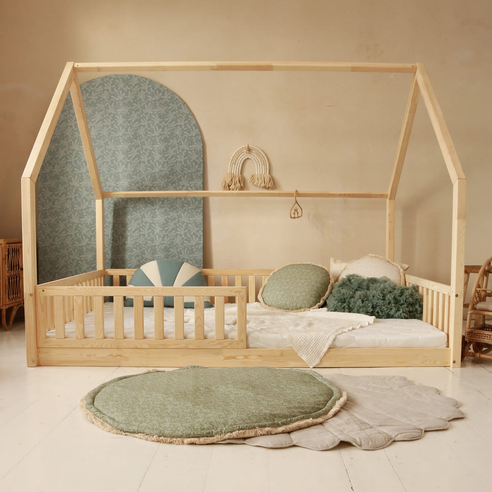 Design4kids Hausbett Nuvalo Komfort - 200x140 Naturholz (1 cm Füße)