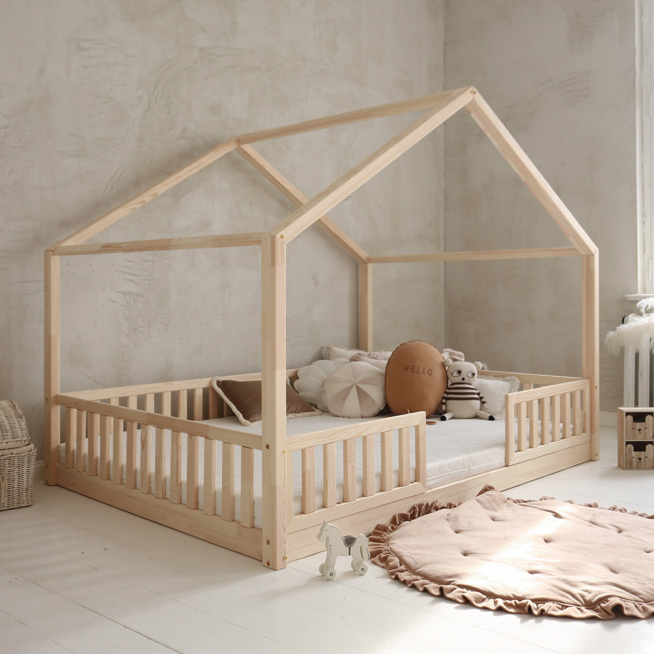 Design4kids Hausbett Marino Pro - 200x140 Naturholz (1cm Füße)