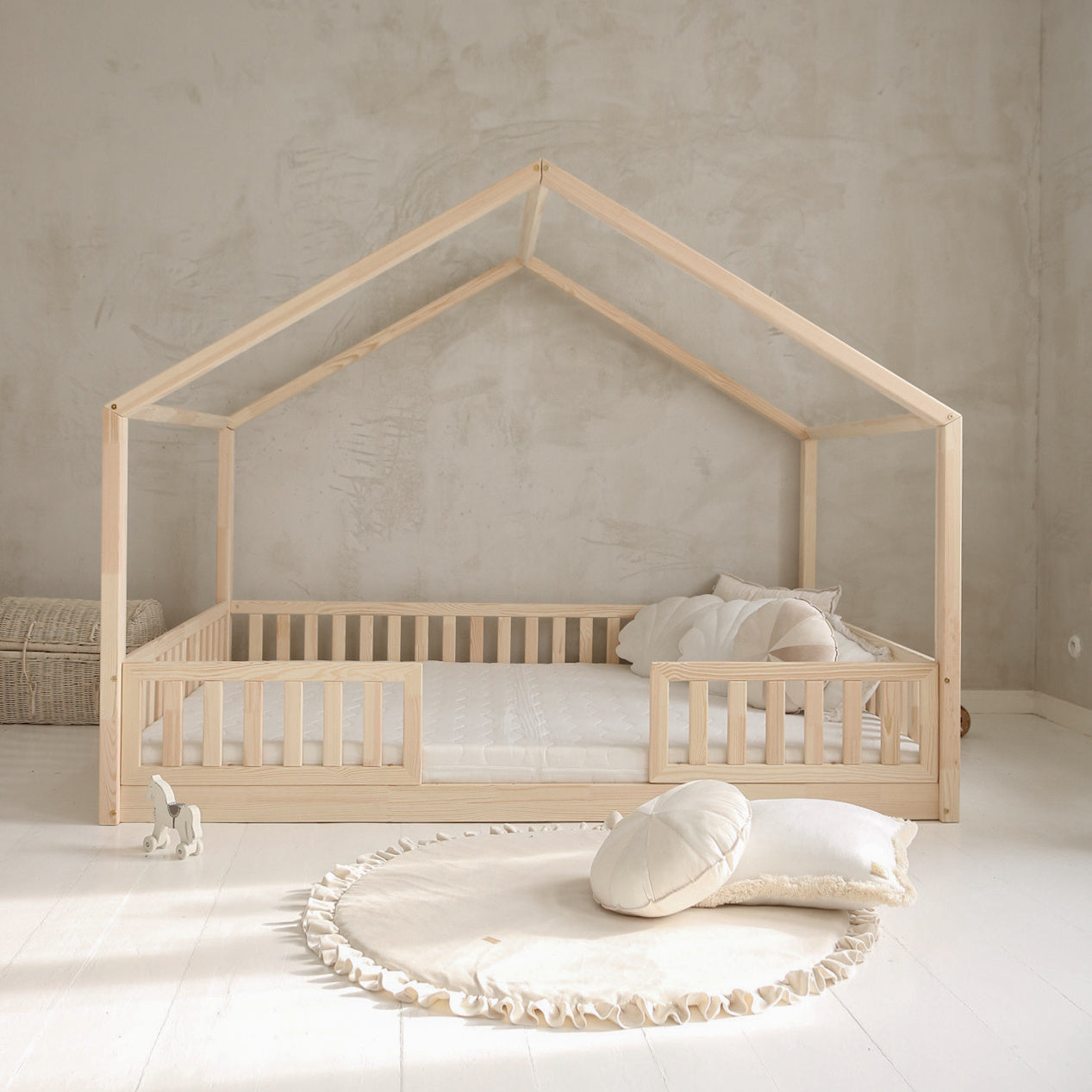 Design4kids Hausbett Marino Pro - 200x140 Naturholz (1cm Füße)