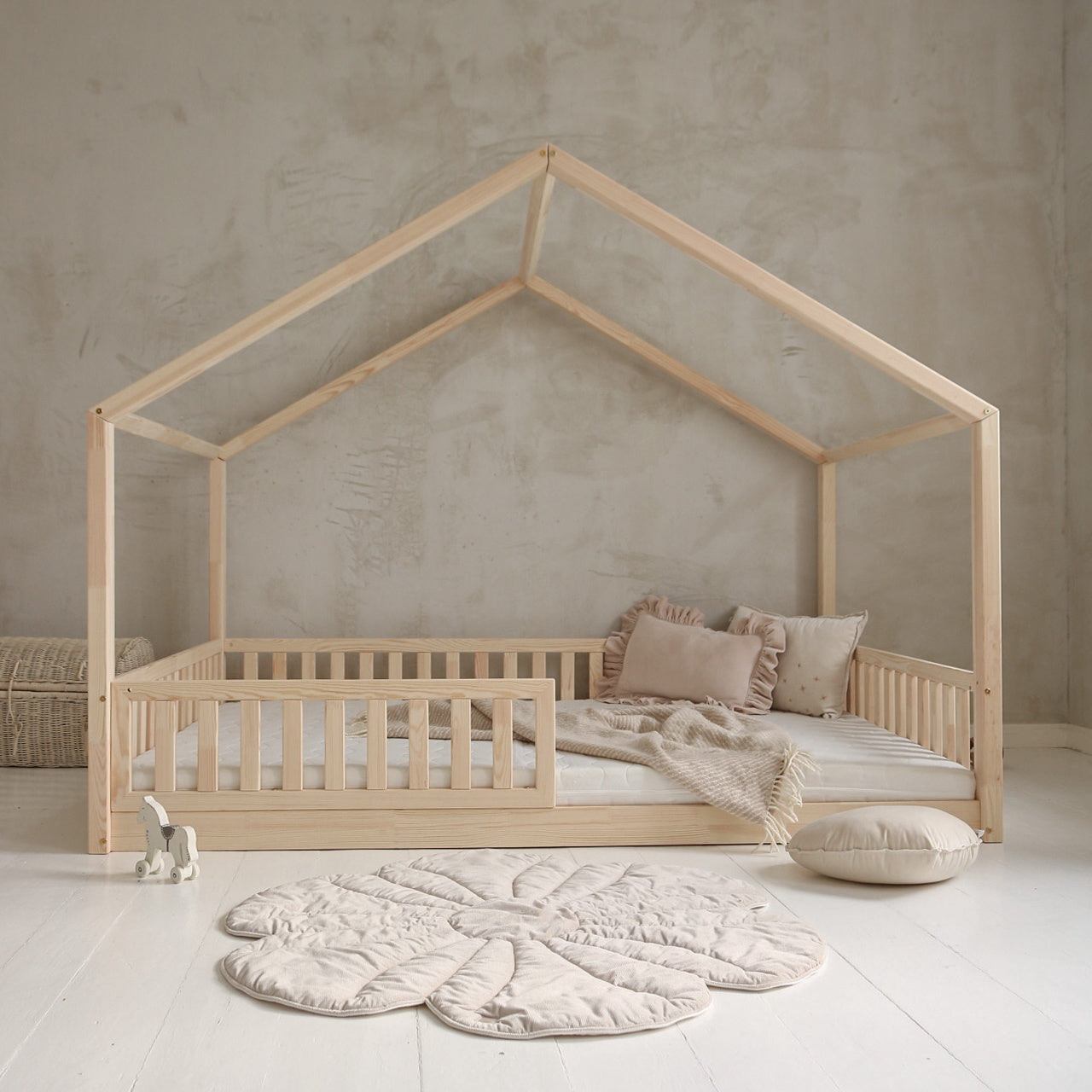 Design4kids Hausbett Marino Komfort - 200x140 Naturholz (1cm Füße)