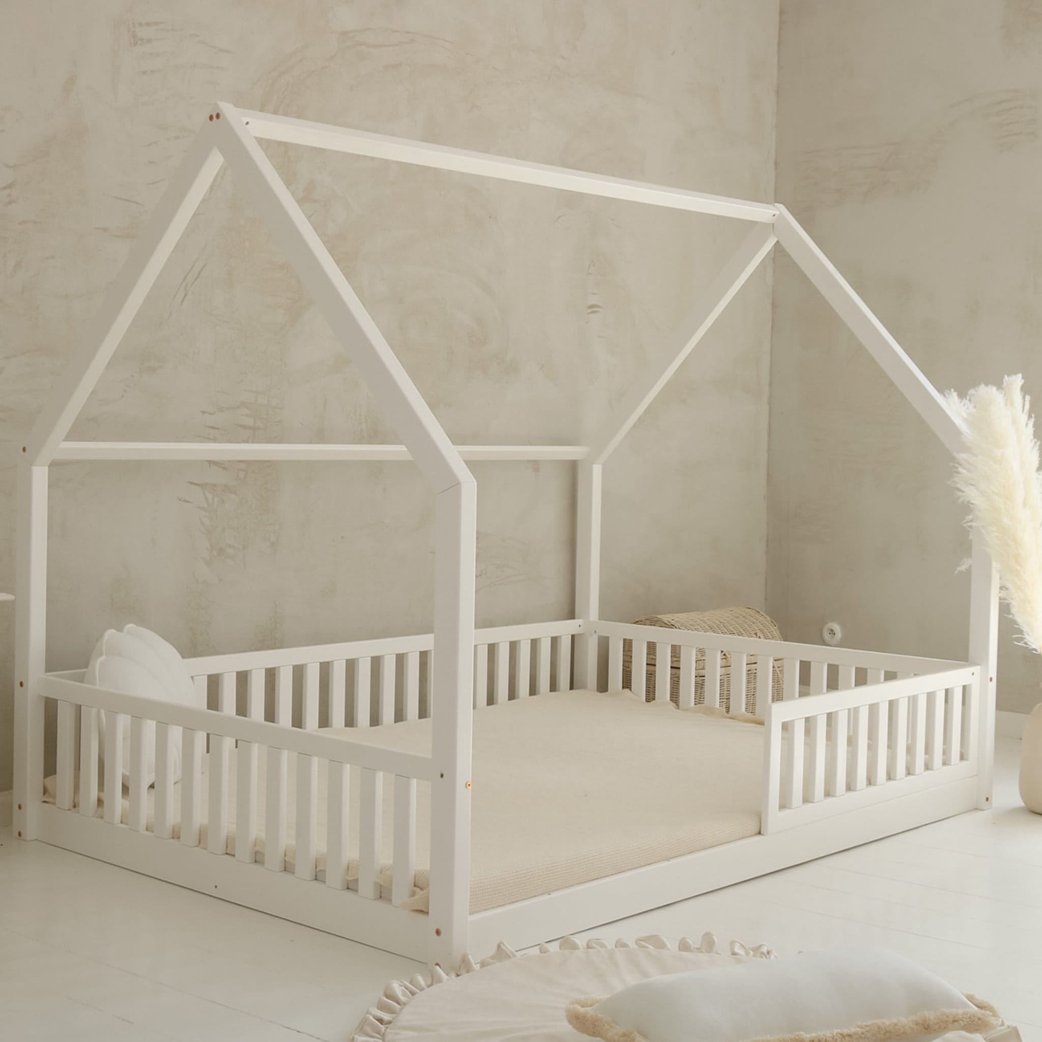 Design4kids Hausbett Nuvalo Komfort 200x140 Weiss (Füsse 0 cm)